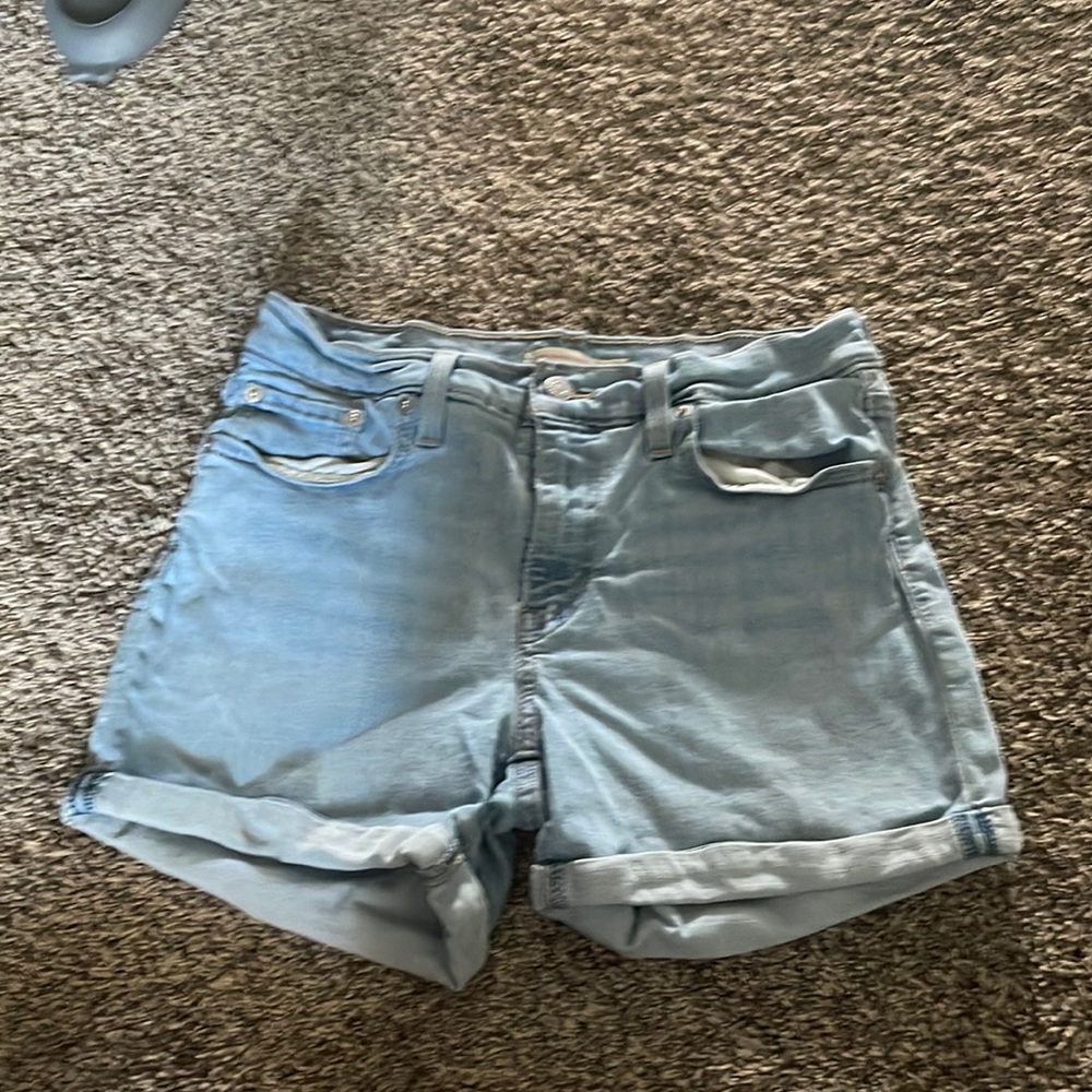 Levi Mid length shorts 29